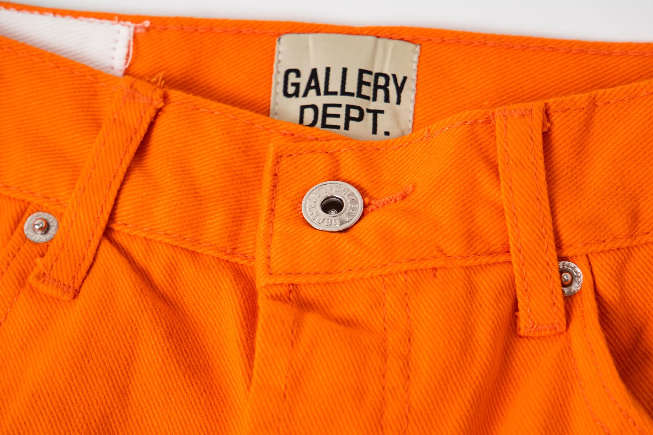 #8204 P230💰 GALLERY DEPT. Vintage spliced orange cross loose washed flared jeans - truly restore the ultimate texture of Vintage - original hardware accessories washed and other elevators, QR code analysis are all purchased from the original factory, high degree of restoration, you are welcome to compare with a certain product~ - Three-dimensional version Loose and comfortable, not picky about the figure, taller and slimmer, factory Seiko, original quality control, same style for men and women, can be matched with couples, versatile recommendation, must-have jeans for all seasons -Size: 28 30 32 34 36